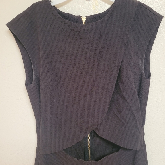 Madri Collection Mama Breastfeeding Friendly Crossover Jumpsuit Black Seersucker - Picture 5 of 7